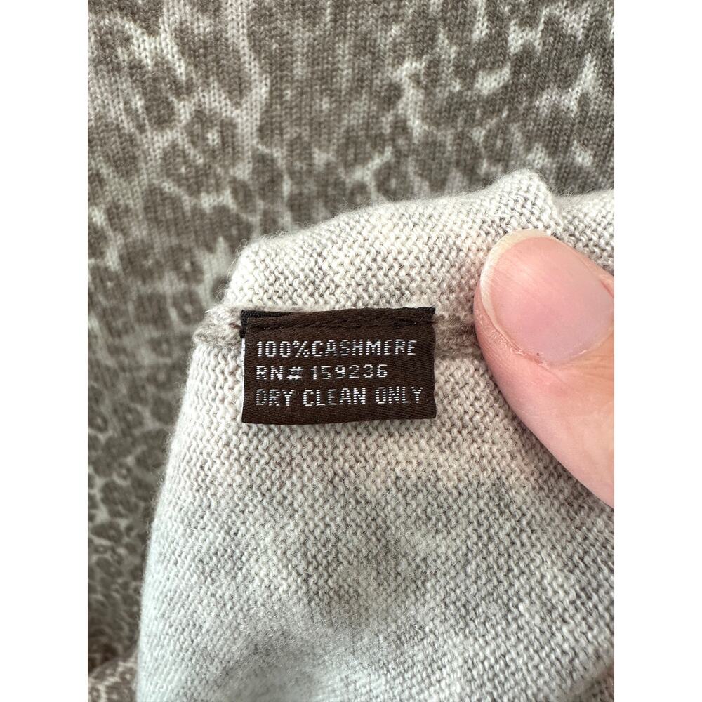 J. McLaughlin 100% Cashmere Leopard Print Crewneck Sweater Medium Quiet Luxury - Picture 6 of 6